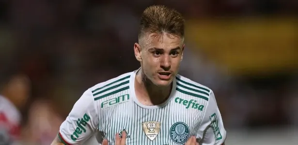 Palmeiras tem que correr para não inflacionar Róger Guedes