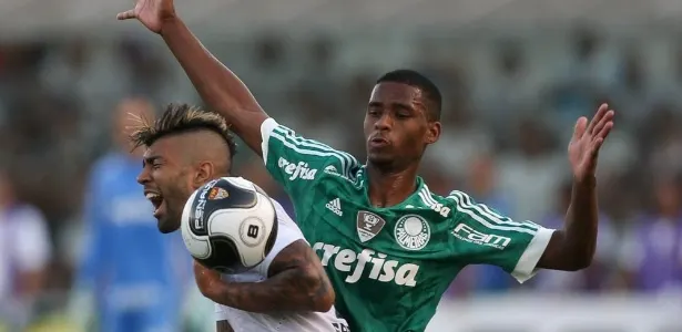 Cuca 'clona' o Santos e faz primeiro ensaio para clássico de terça-feira