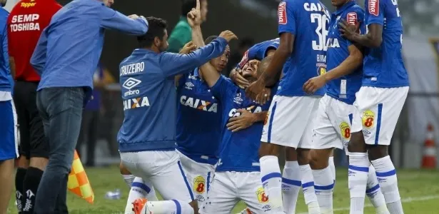 Cruzeiro vence de virada, embala e põe liderança do Palmeiras em xeque