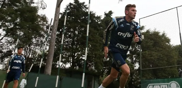 Novo reforço do Palmeiras faz primeiro treino sob o comando de Cuca