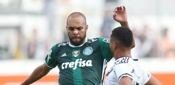 Emocionado, Alecsandro fala de doping e diz que pensou em parar