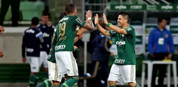 Carisma, torcida, gols e treinador podem segurar artilheiro no Palmeiras