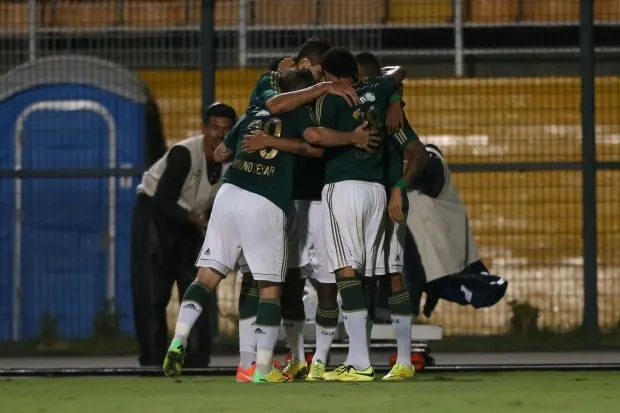 Dirigentes de Palmeiras e Bragantino batem boca no Pacaembu