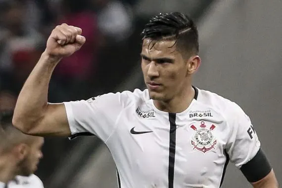 Balbuena se torna 9º maior zagueiro-artilheiro do Corinthians