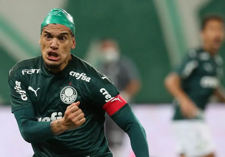 Gómez se torna o terceiro zagueiro com mais gols pelo Palmeiras