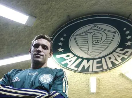 Allione chega ao Palmeiras em dia 