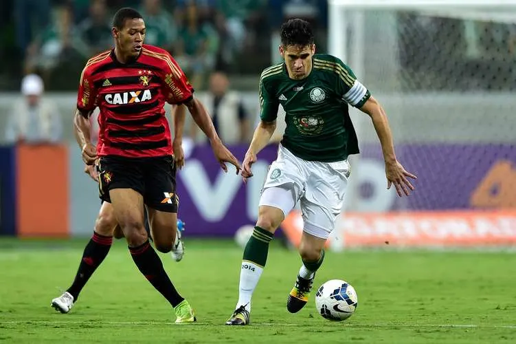 Apoiado pela torcida, Palmeiras não evita revés na estreia do Allianz Parque