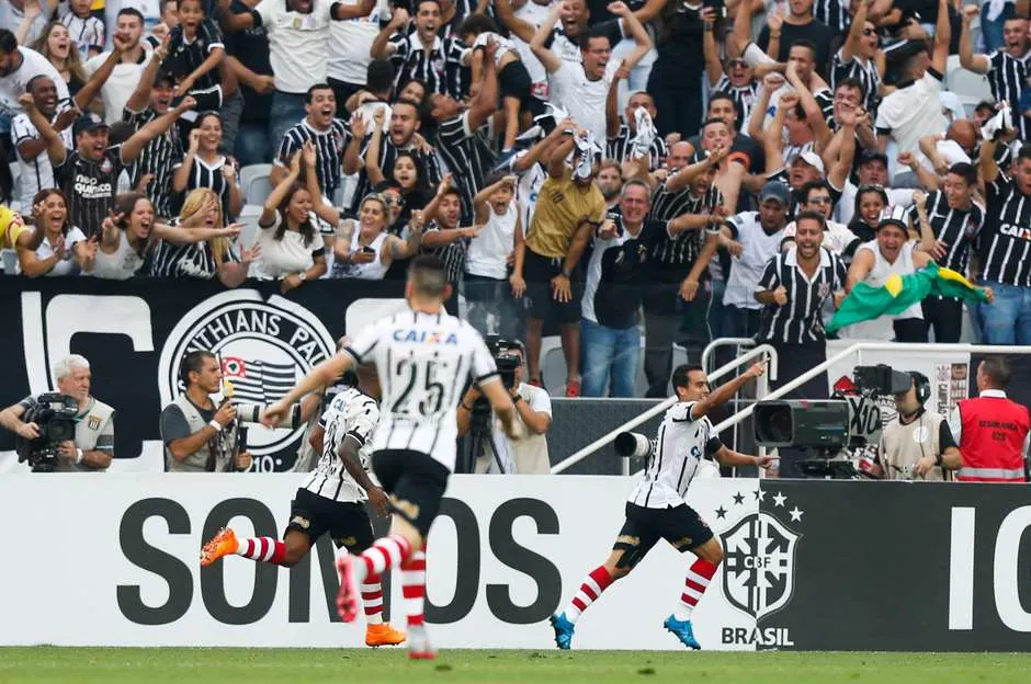 Corinthians supera Palmeiras e Inter no ranking de sócios