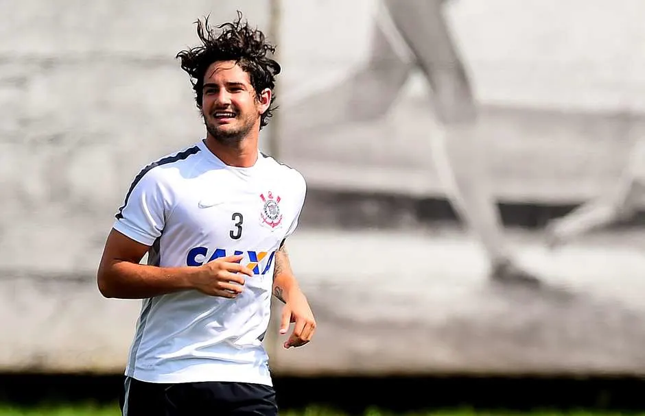 Sporting quer ter Alexandre Pato por empréstimo, diz jornal