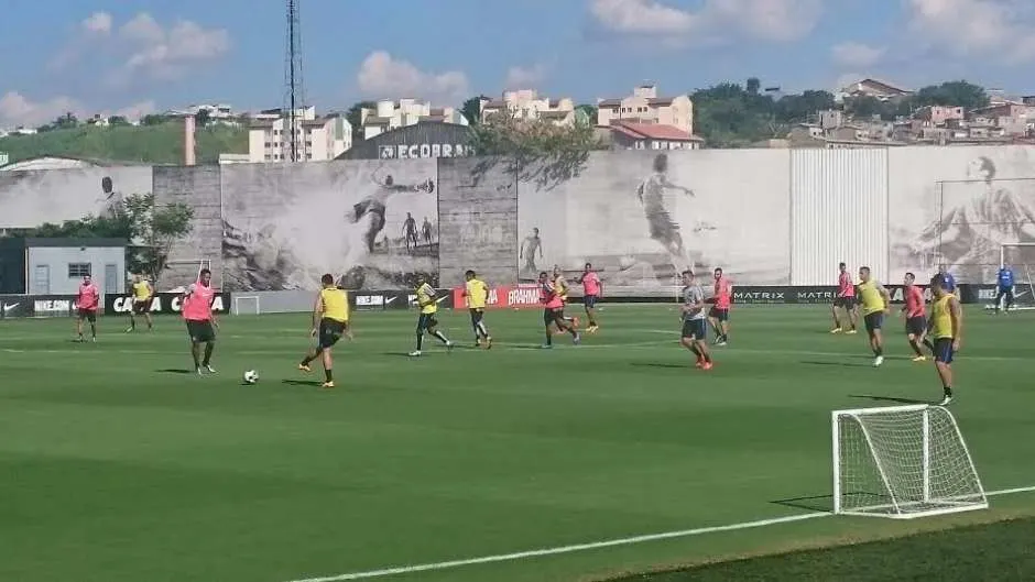 Tite ensaia 'mistão' no Corinthians para jogo contra o Capivariano