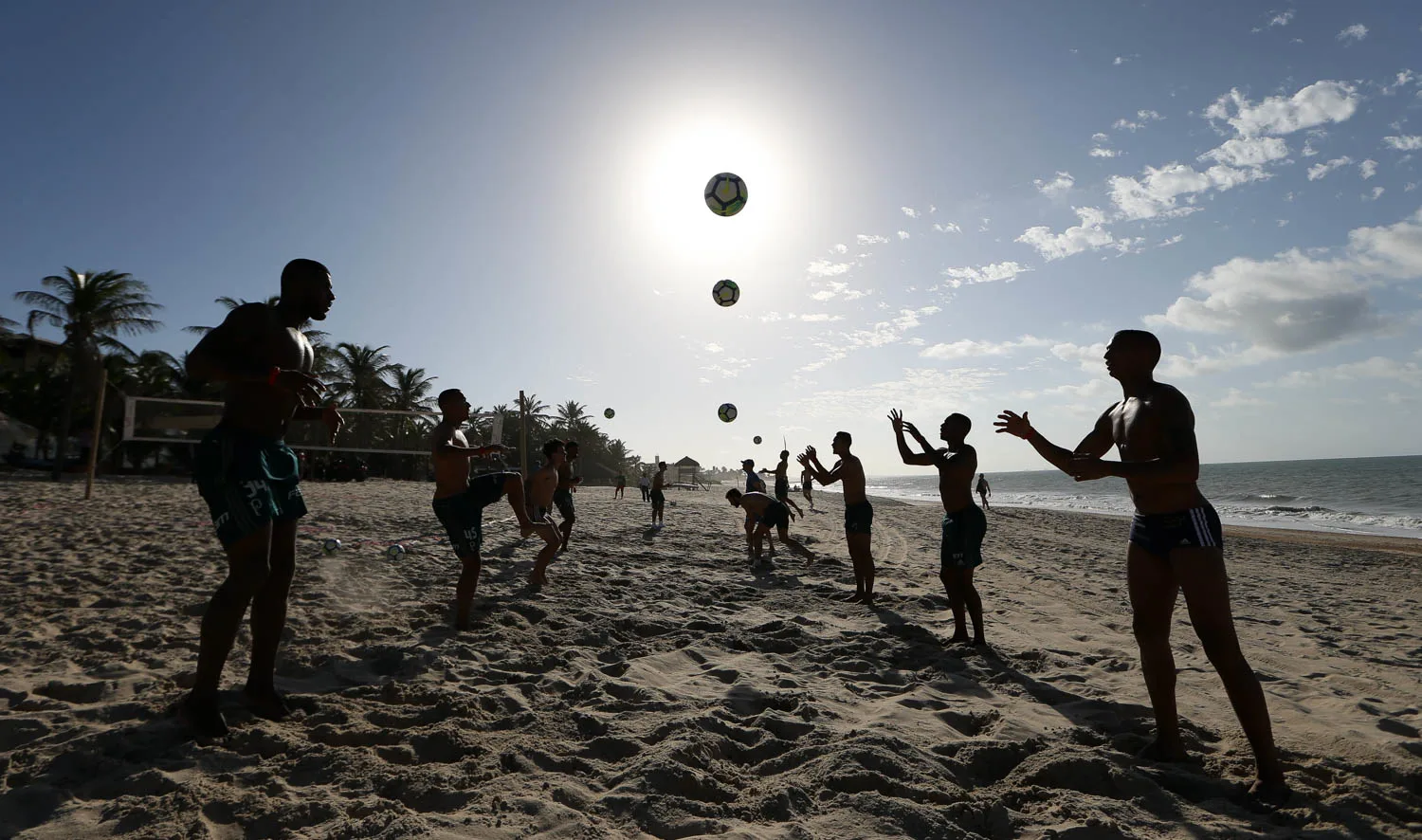 Em Fortaleza, elenco faz uma hora e meia de treino visando Ceará