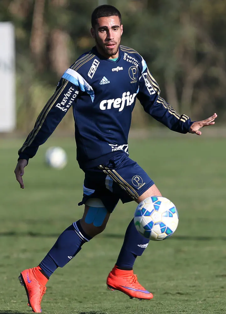 Gabriel agradece homenagem da torcida e relata emoção dentro de campo