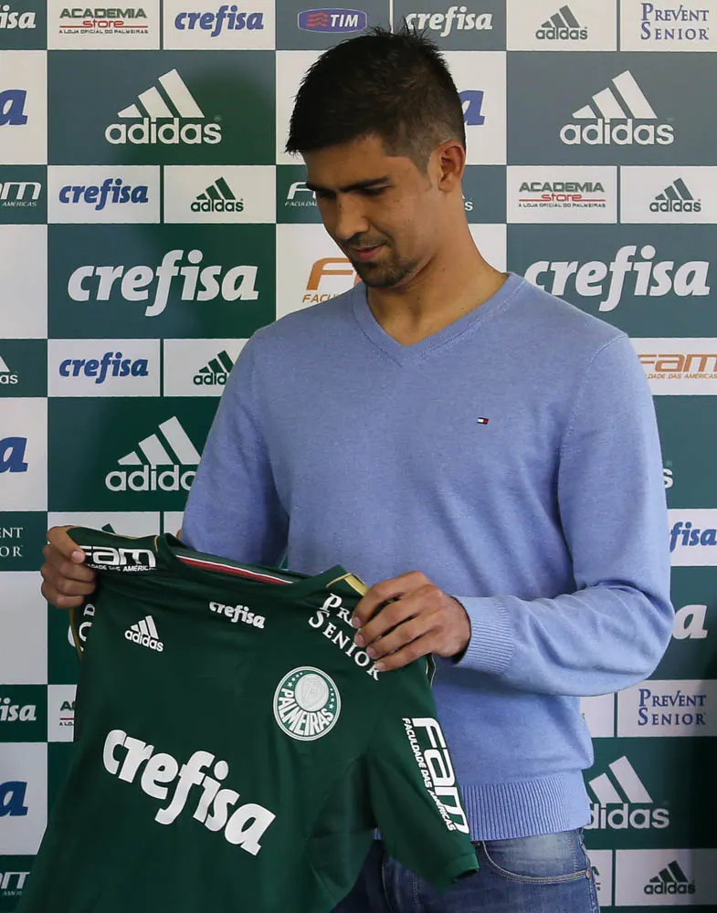 Animado com projeto, Leandro Almeida mira títulos e elogia força da torcida