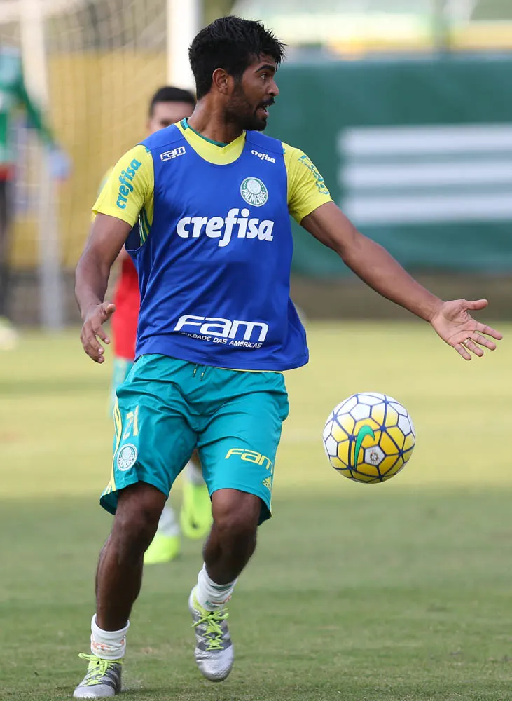 Com Mina e L. Pereira, reservas fazem treino técnico na Academia de Futebol