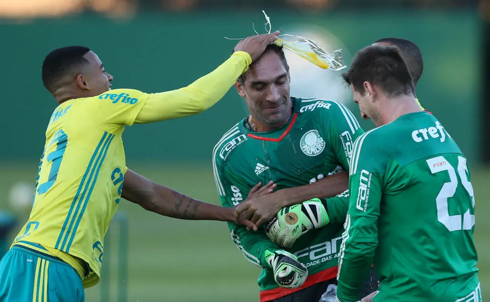 Cuca promove treino tático na Academia de Futebol visando duelo com Santos