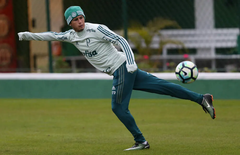 Cuca comanda treino tático visando confronto com Atlético-GO