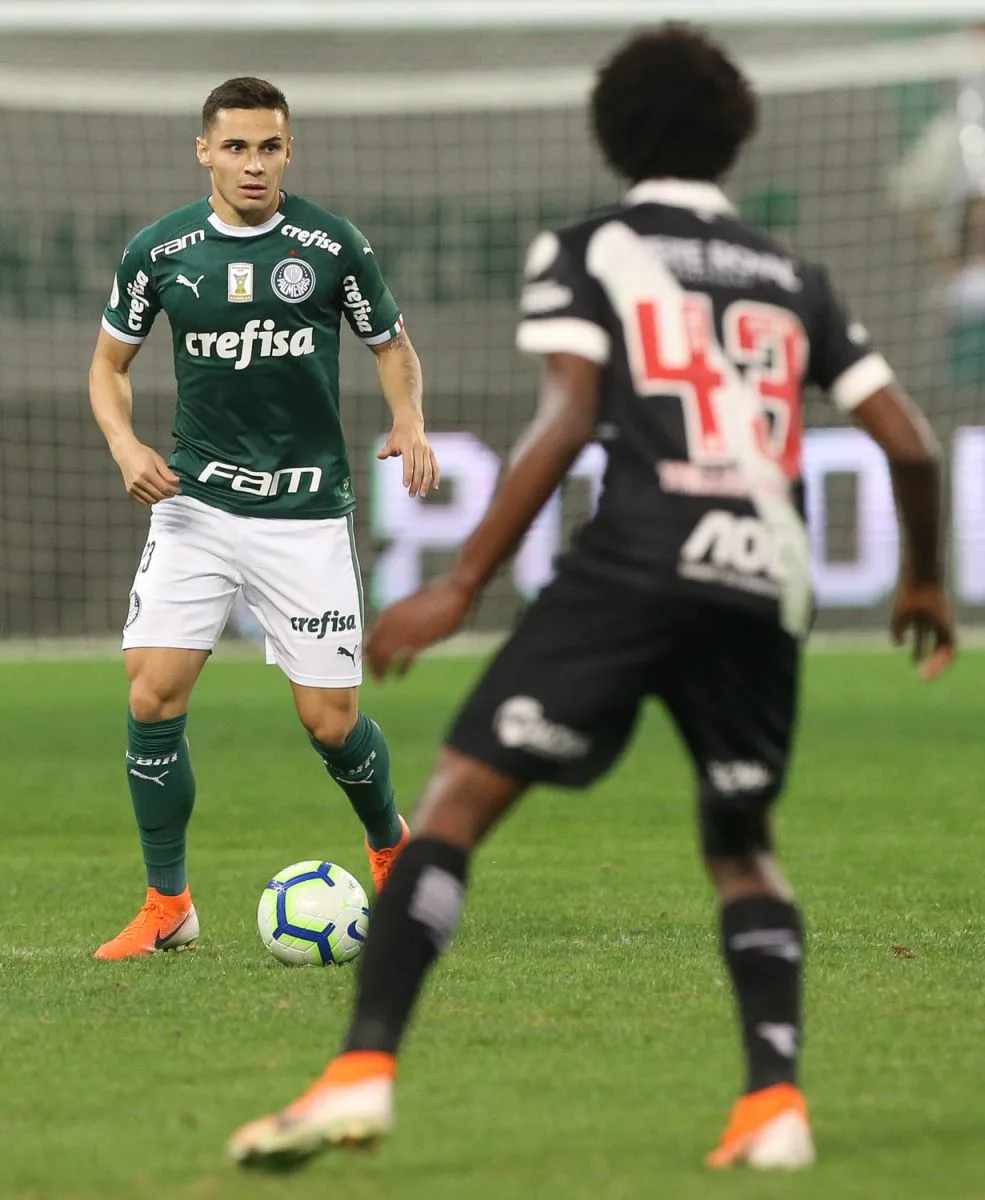 Após empate, Raphael Veiga avalia desempenho alviverde contra o Vasco