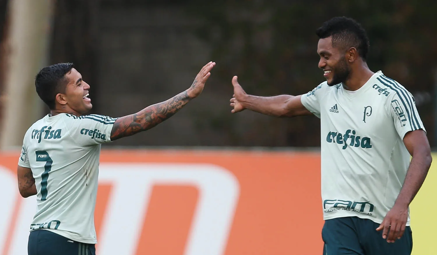 Palmeiras ensaia bolas paradas e encerra preparação para enfrentar Corinthians