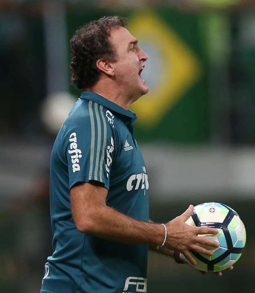 Cuca analisa atuação do Palmeiras e explica opção por Thiago Santos