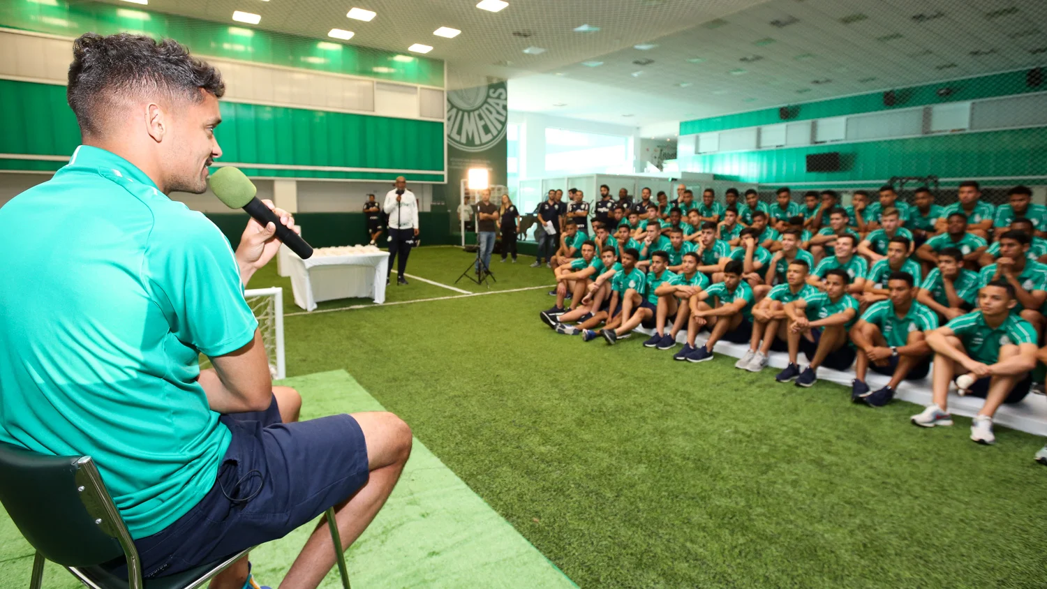 Scarpa efetuou palestra e deu conselhos à garotada da base do Verdão; confira