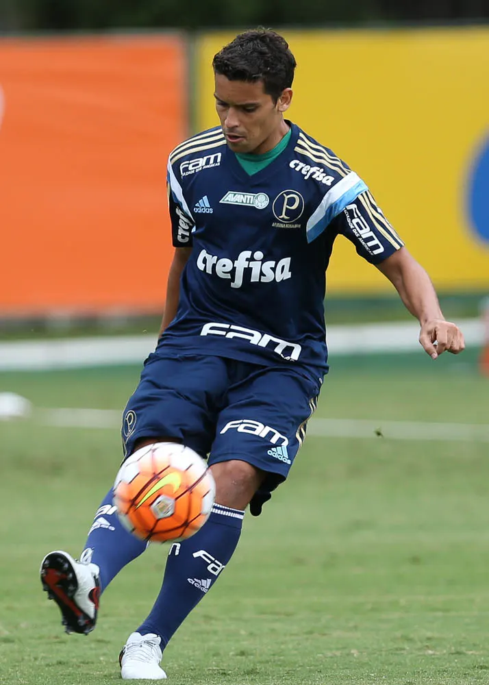 Cuca comanda treino coletivo visando partida contra Red Bull Brasil