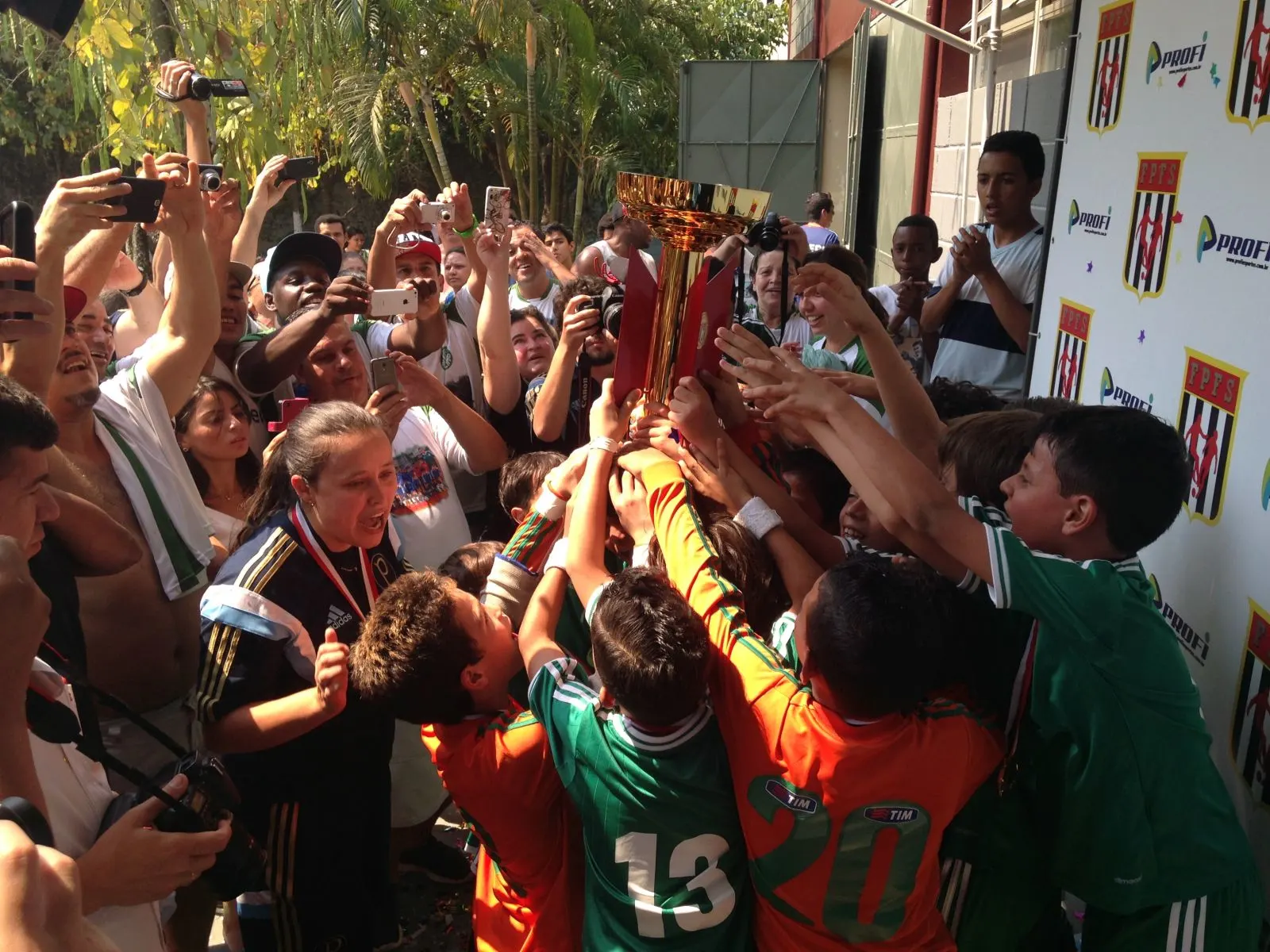 ESPORTES: Dia das Crianças do Verdão: meninos do futsal são campeões estaduais