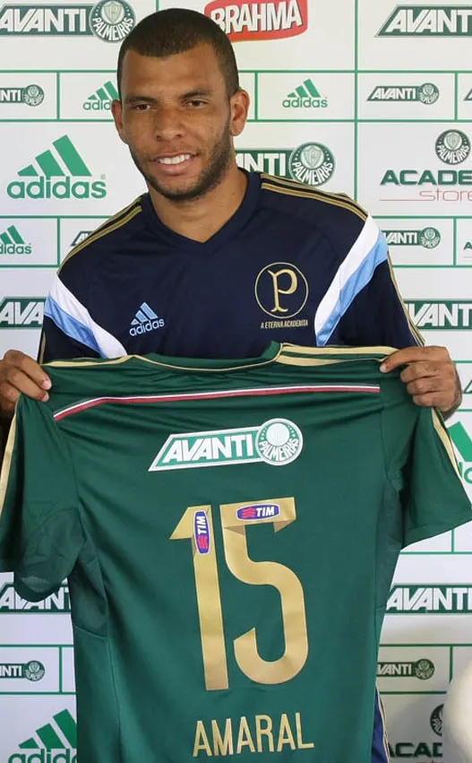 Amaral elogia salários em dia no Palmeiras: 'Pesa bastante'