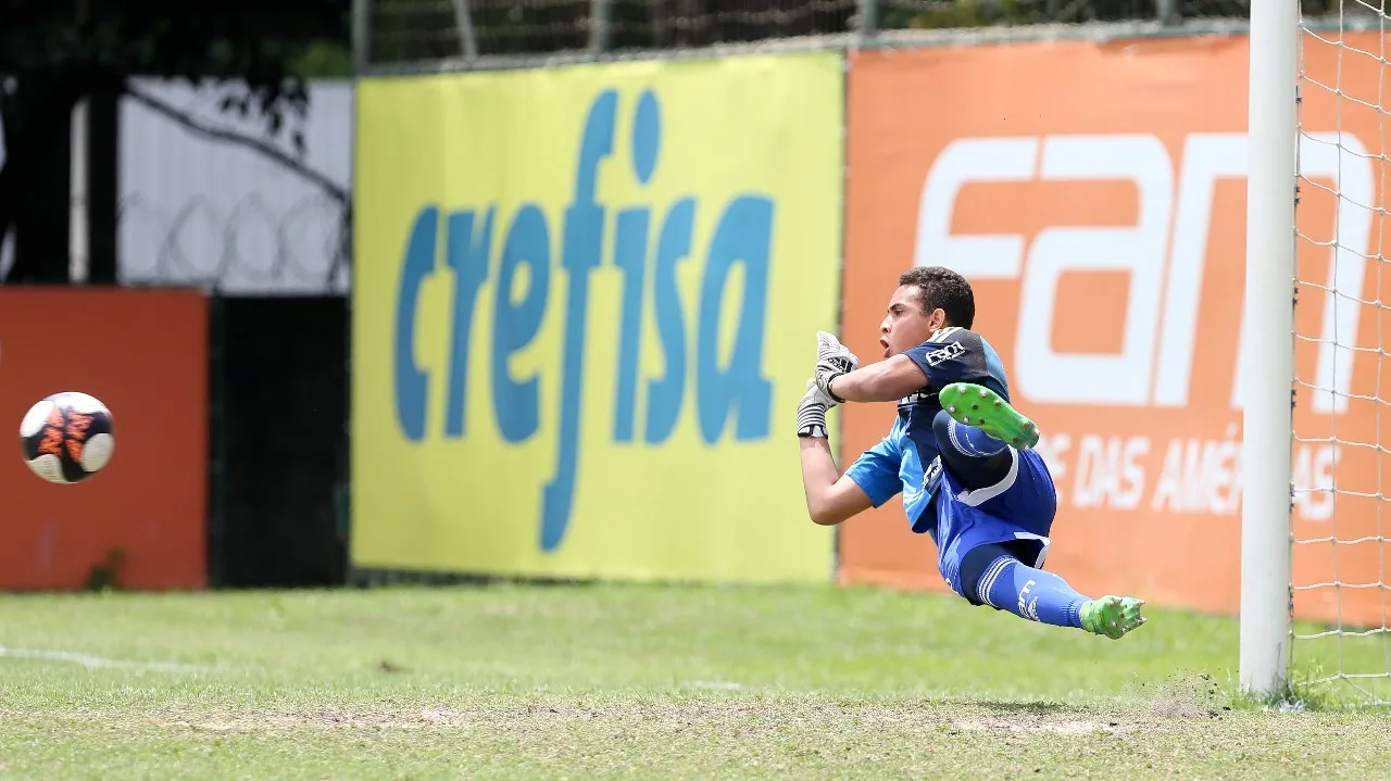 Sub-14 do Verdão vence o São Paulo nos pênaltis e levanta a taça da Paulista Cup