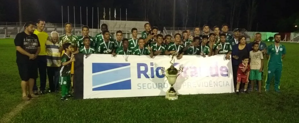 No último ataque, Sub-14 do Verdão supera Grêmio e é bicampeão invicto do EFIPAN