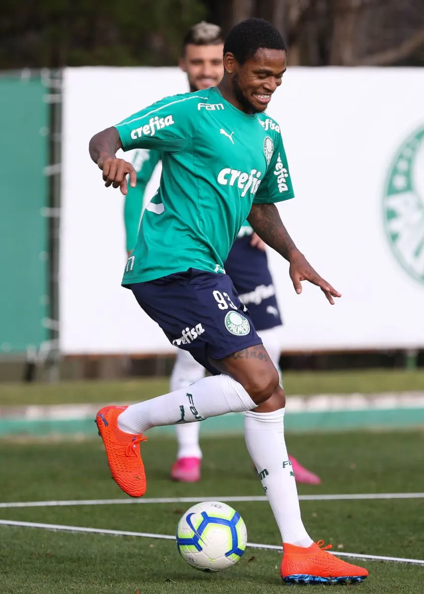 Com Luiz Adriano em campo, Verdão se reapresenta na Academia de Futebol