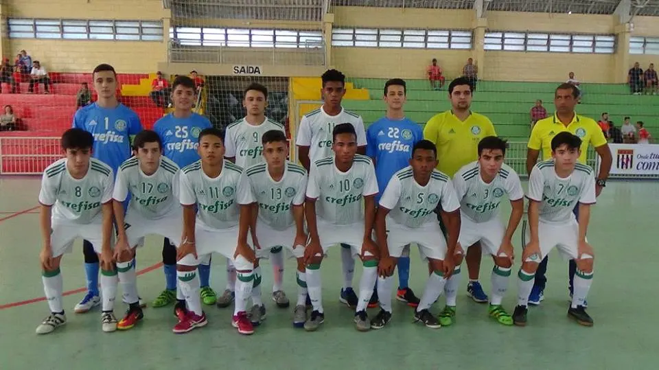 Sub-14 e Sub-16 do Palmeiras goleiam Lausanne pelo Metropolitano de Futsal