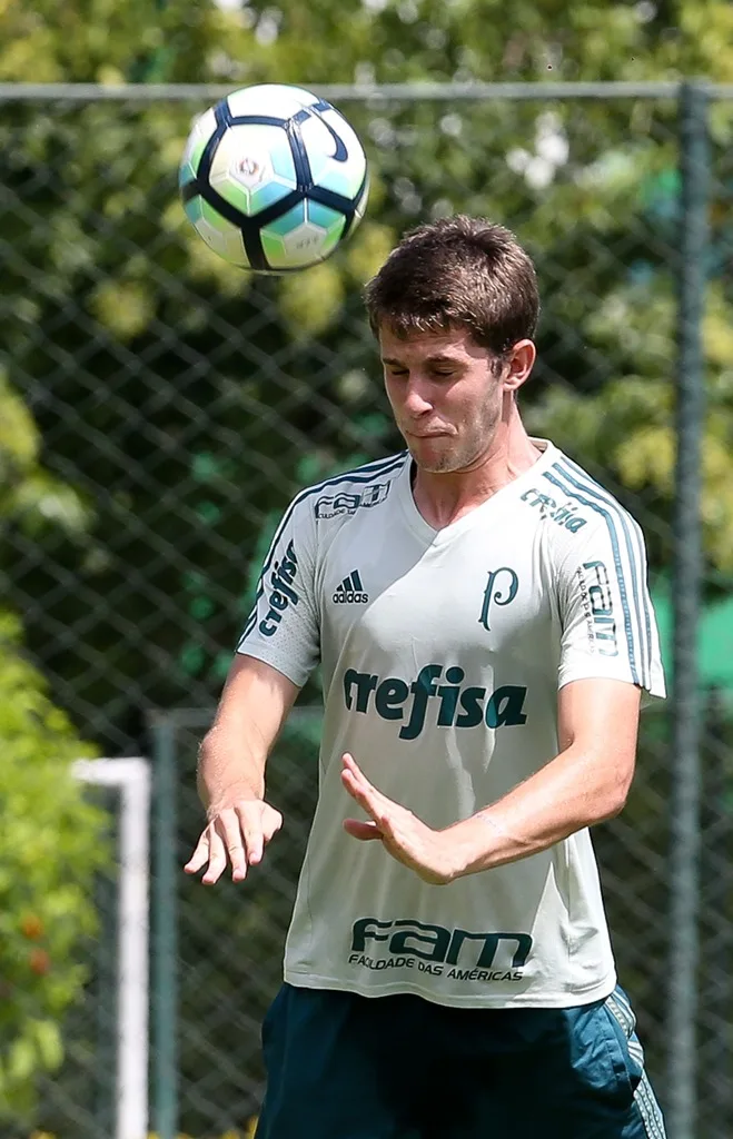 Artilheiro da Copa do Brasil Sub-20, Léo Passos comemora boa fase e treino no Profissional