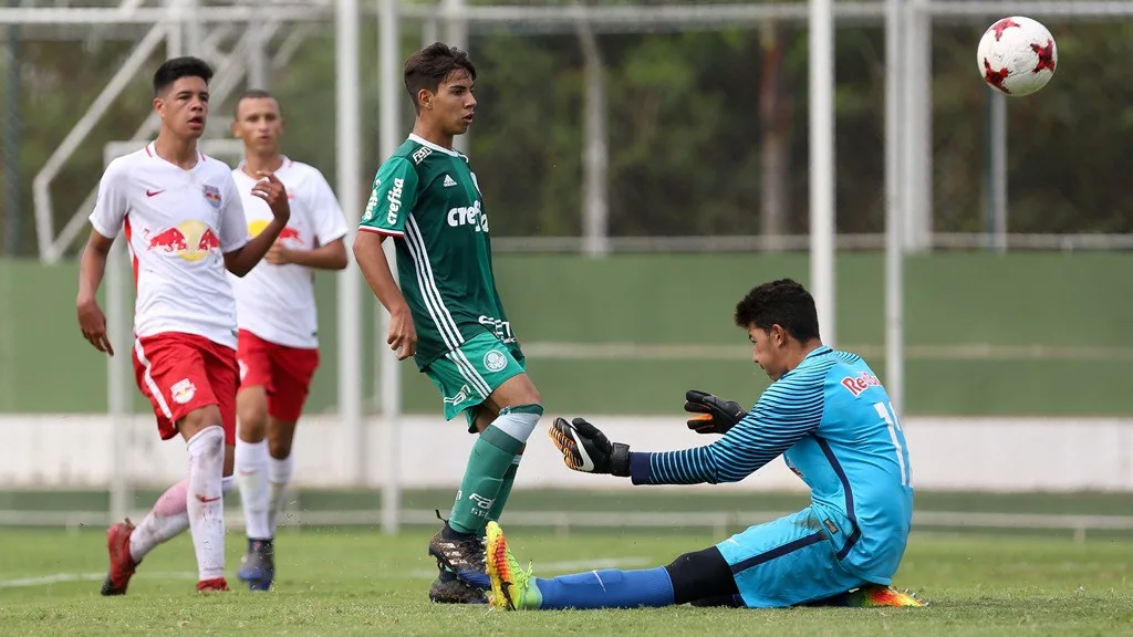 Meia do Sub-16 do Palmeiras é convocado para seleção de base da Bolívia