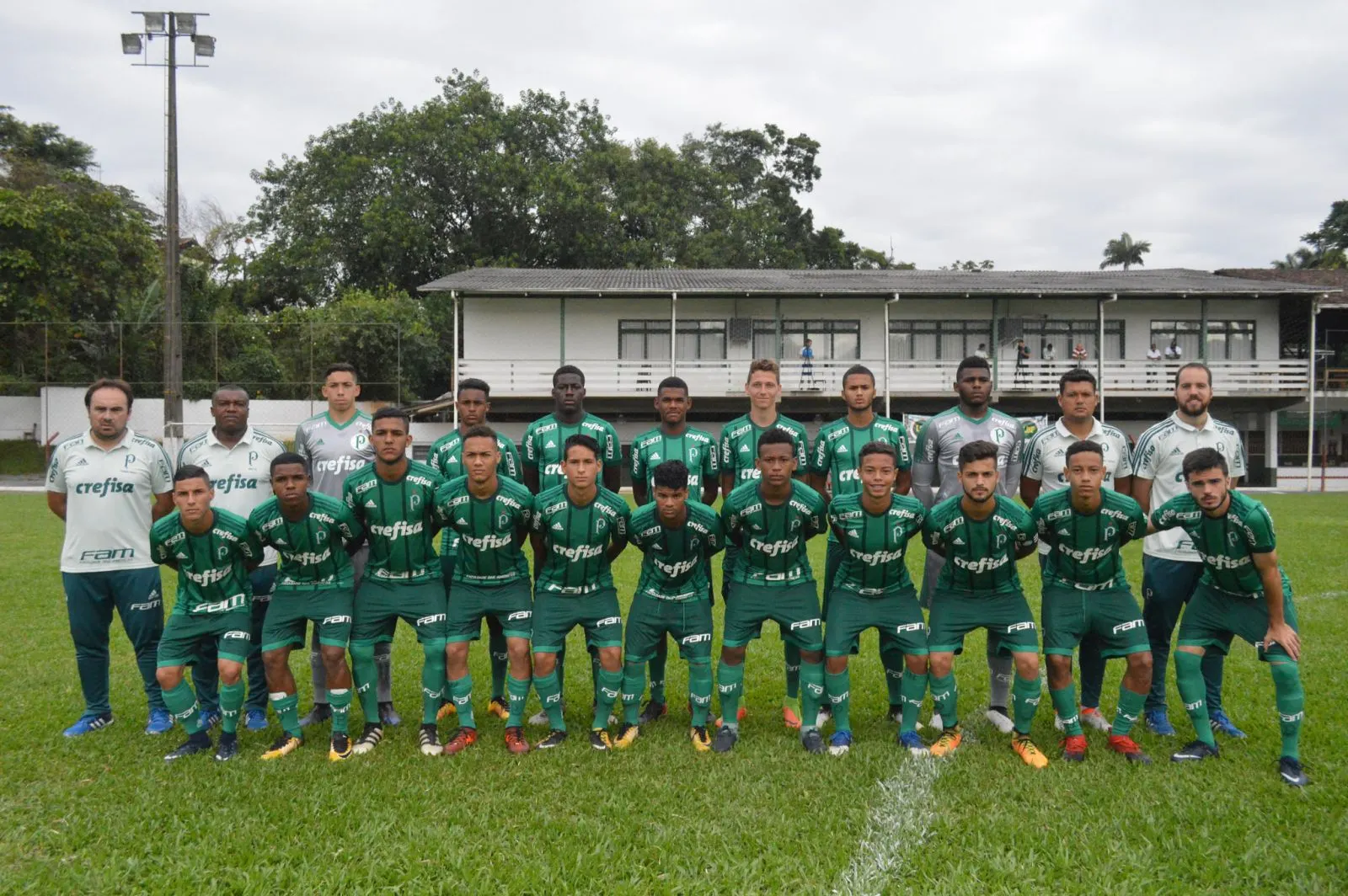 Herói da Copa do Brasil Sub-17 pega pênalti no fim, e Palmeiras fatura Copa Cidade de Blumenau