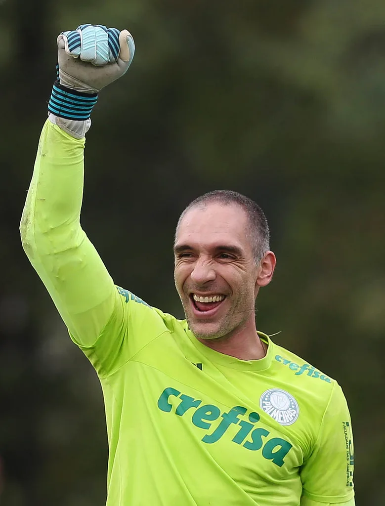 Elenco alviverde faz atividades técnicas visando duelo com o Corinthians