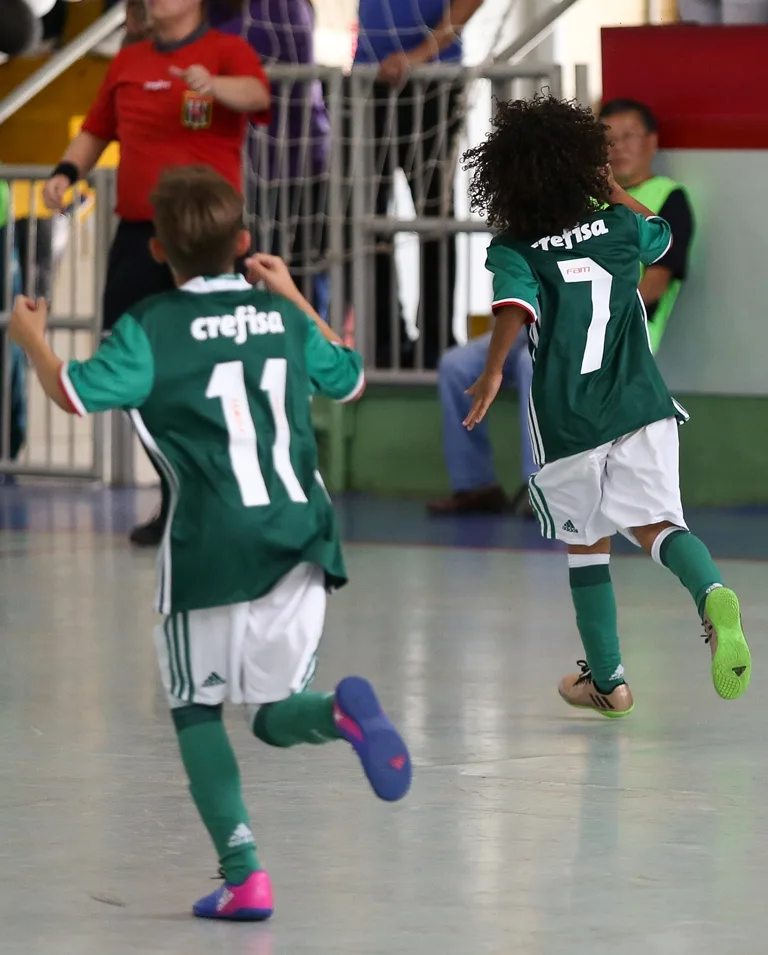 Sub-8 e Sub-9 goleiam e avançam às finais do Campeonato Estadual de Futsal