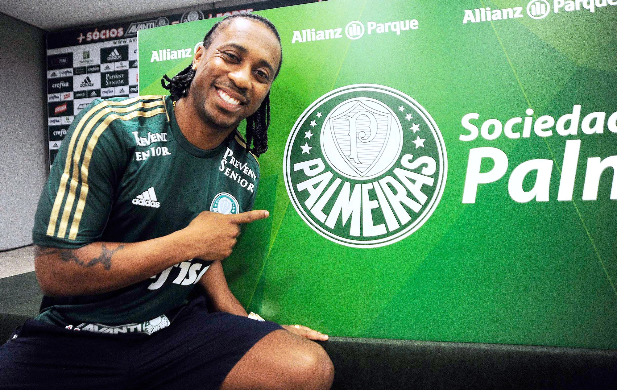 Arouca quer permanecer no Palmeiras. Volante admite perda de espaço