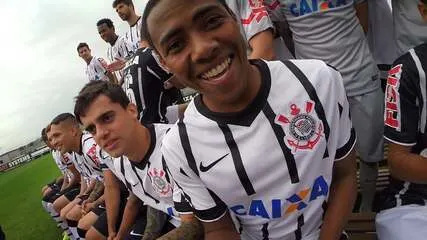 Roupa nova: Timão joga clássico com camisa inspirada nos anos 1970