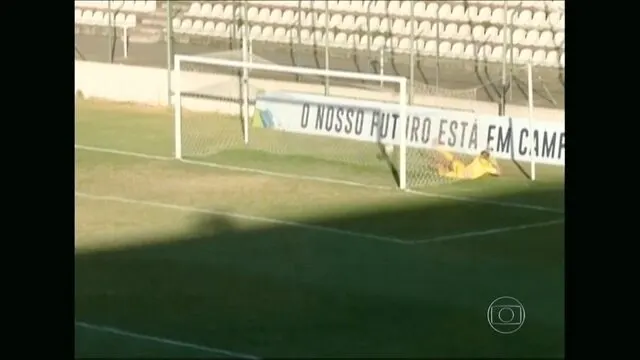 Autor de golaço abandona férias e tem 