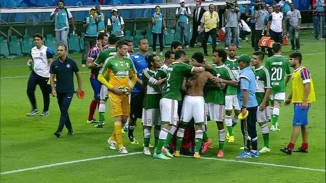 Confusão entre Wesley e Barbio provoca corre-corre nos vestiários