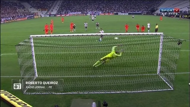 Redação AM: narrador não grita e só informa gol de pênalti do Corinthians