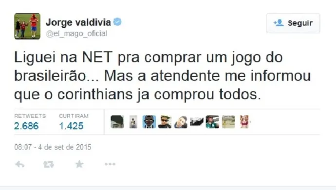 Valdívia provoca Corinthians em rede social com piada sobre a arbitragem