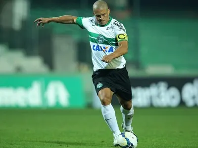 Com quatro retornos, Coritiba inicia a preparação para encarar o Corinthians