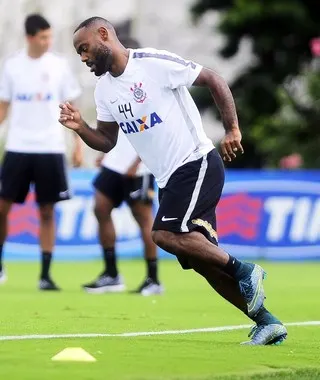 Vagner Love tem proposta da França e da China e deve deixar o Corinthians