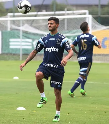 Com Cleiton Xavier, não relacionados do Palmeiras treinam na Academia