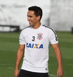 Viagem de Jadson adia assinatura de contrato com o Corinthians