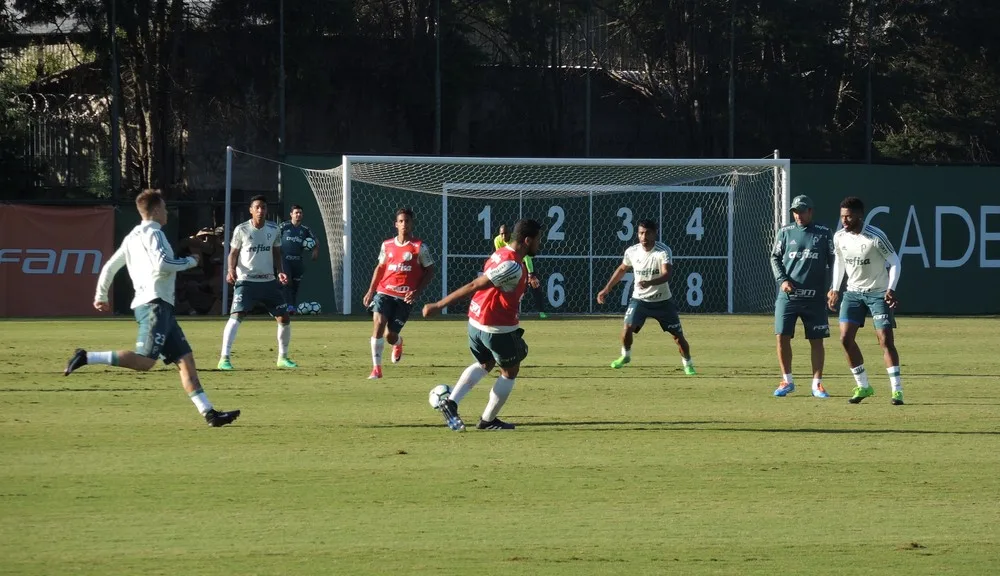  Sem titulares, Palmeiras tem dia de coletivo entre reservas e sub-20