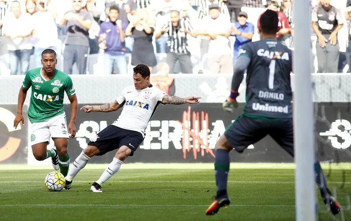Atuações do Corinthians: Rildo entra bem, mas Pedro Henrique faz pênalti