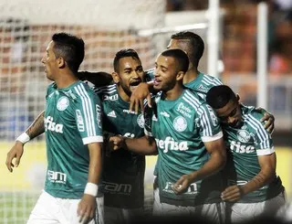 Palmeiras fica no G-4 com derrotas de São Paulo e Flamengo neste domingo