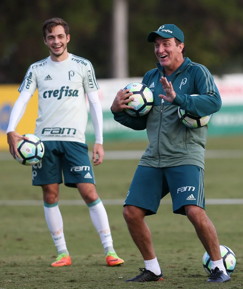  Rindo não à toa: após vitória, Palmeiras se reapresenta em alto-astral